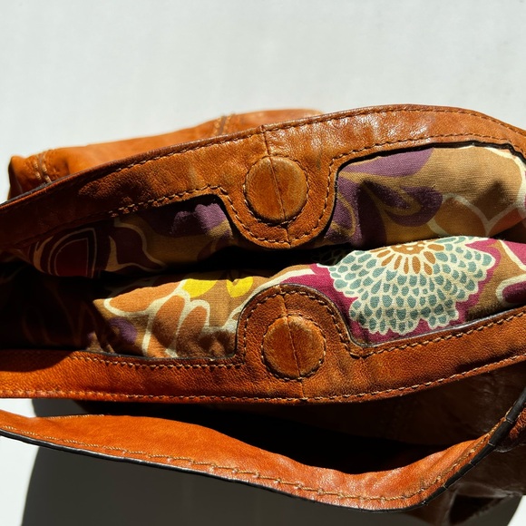 Fossil Tan Shoulder Bag with Floral Interior - Picture 1 of 8